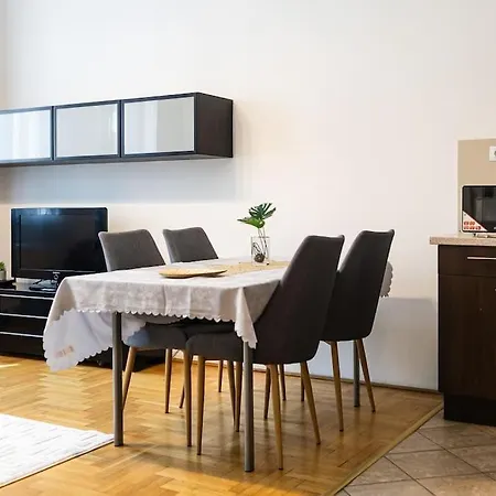 Venus - Gozsdu Court Iii