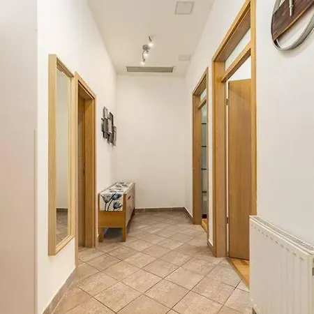 Venus - Gozsdu Court Iii