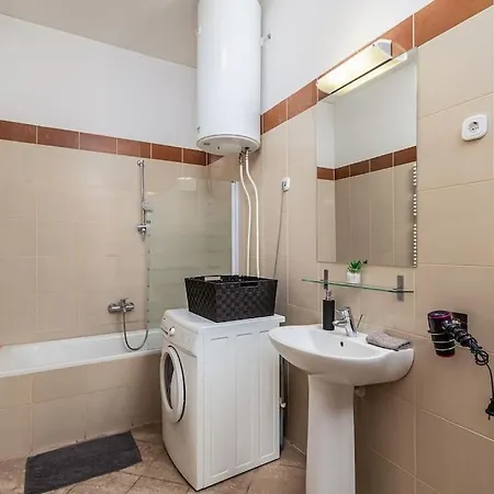 Venus - Gozsdu Court Iii * Budapest